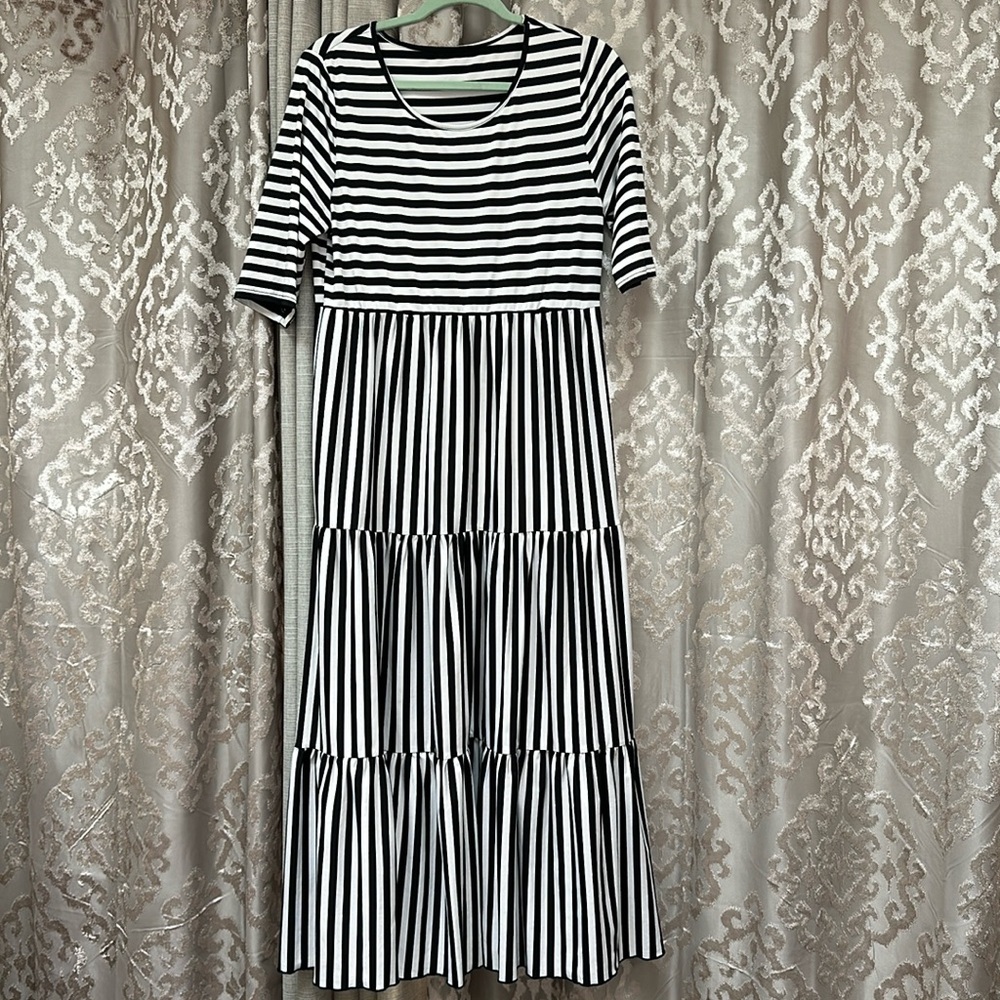 Striped 3/4 Sleeve Maxi Dress Black White - Picture 1 of 3